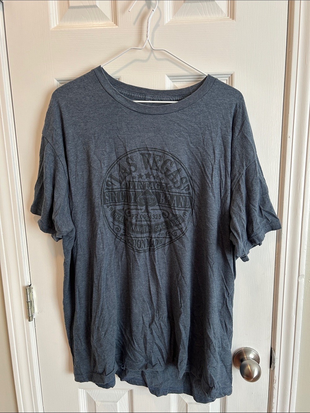 Vintage-Style Men's Crewneck T-Shirt - Charcoal Gray